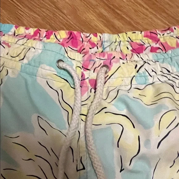 Vintage men’s Lilly Pulitzer Pink blue and Yellow Floral Swim Trunks small